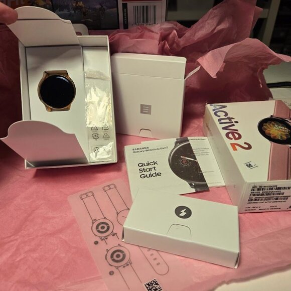 Samsung Galaxy Active 2 Watch Gold 40mm w/ original box LTE / Bluetooth / WIFI - Picture 1 of 9